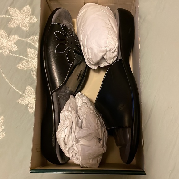 Sandals - Picture 2 of 8